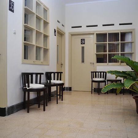 Srikandi Guesthouse Malang Exterior photo