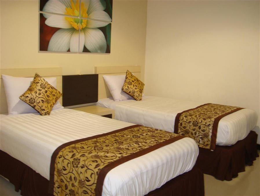 Srikandi Guesthouse Malang Exterior photo